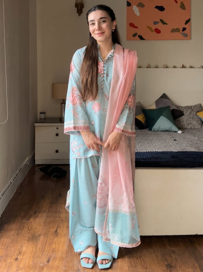 Women's Clothing / 3-Piece Suit (or Salwar Kameez)