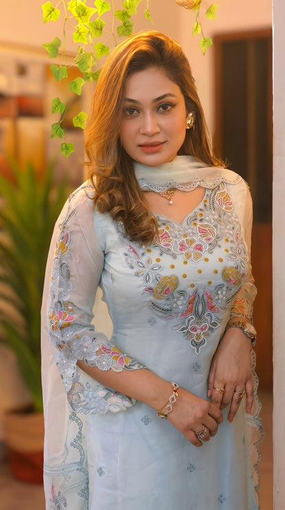 Premium Sada Bahar 4-Piece Suit | Pakistani Laser Cut Tissue Design